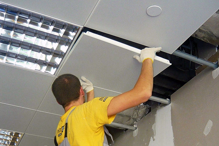 Устройство подвесных потолков